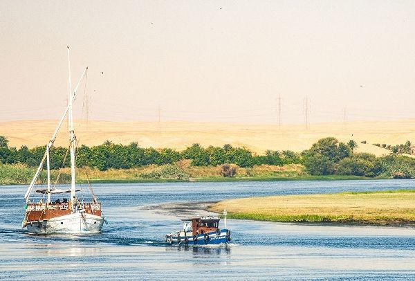 Upper Egypt-Aswan-between and Edfu on a meander of the Nile-the Amelia under tow